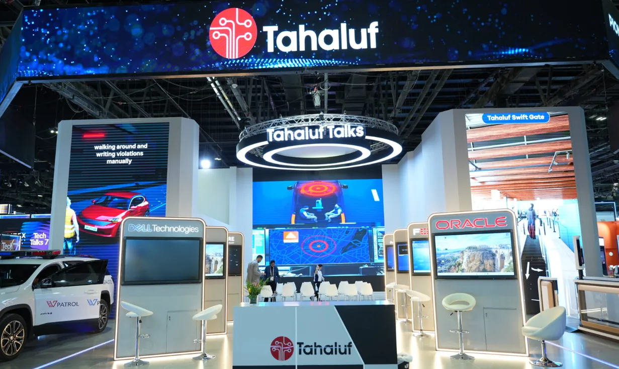 Tahaluf Al Emarat exhibition stand LED band and Tahaluf Talks ring at GITEX Global 2025, Dubai World Trade Centre, built by Nova Elite